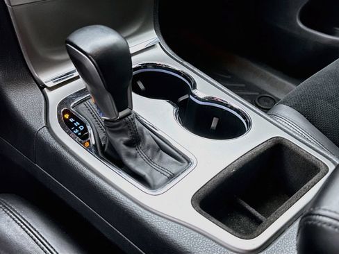 Used 2018 Jeep Grand Cherokee Altitude RWD image 18
