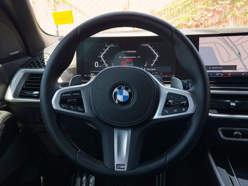 Used 2024 BMW X5 xDrive40i w/ M Sport Package AWD/4WD image 19