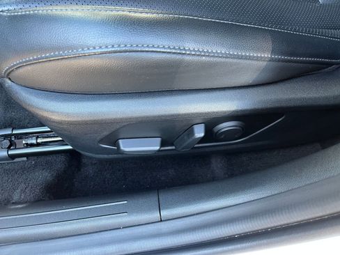 Used 2025 Hyundai Elantra Limited image 23