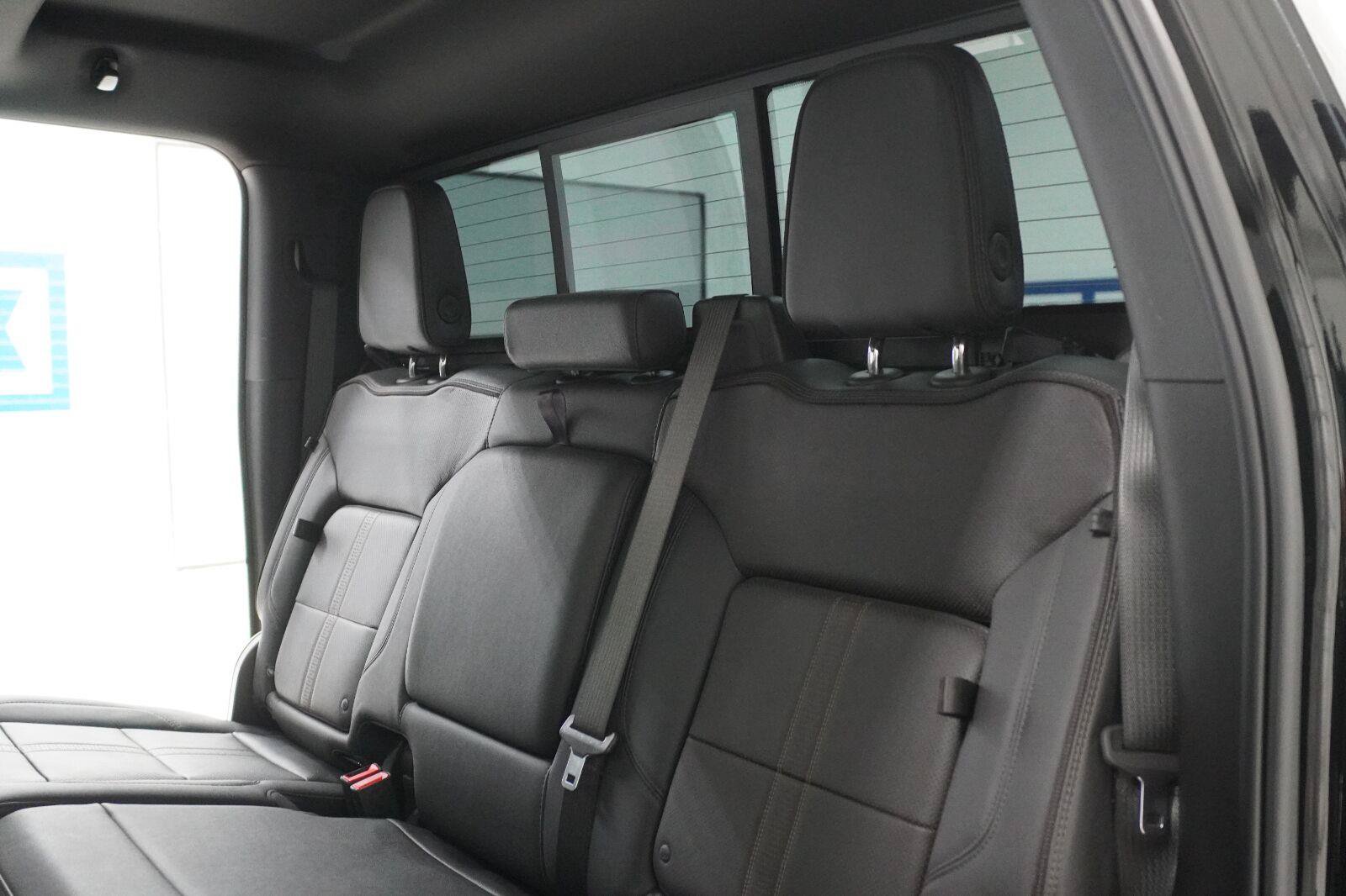 Used 2025 Chevrolet Silverado 1500 High Country w/ High Country Premium Package AWD/4WD image 26