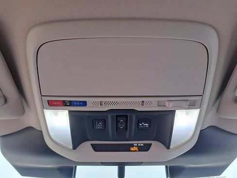 Used 2022 Subaru Forester Touring AWD/4WD image 19
