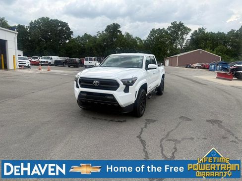 Used 2024 Toyota Tacoma SR5 AWD/4WD image 1