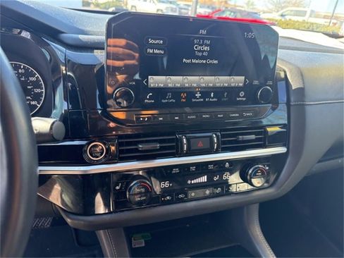 Used 2022 Nissan Pathfinder SL image 11