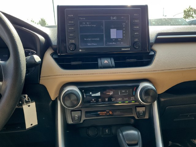 Used 2022 Toyota RAV4 LE AWD/4WD image 14