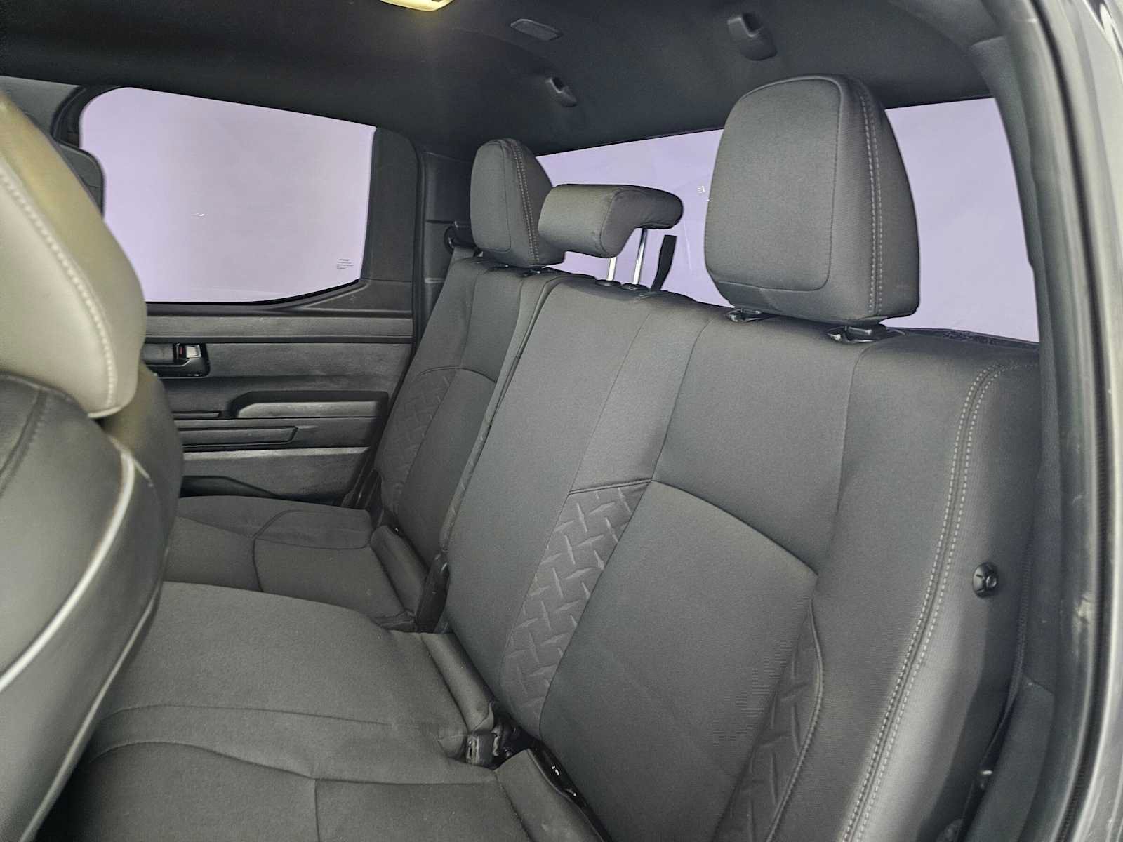 Used 2025 Toyota Tacoma SR5 AWD/4WD image 17