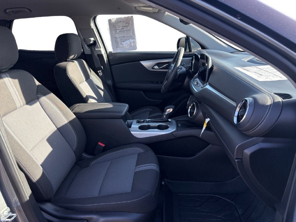 Used 2026 Chevrolet Blazer LT w/ Convenience Package FWD image 17
