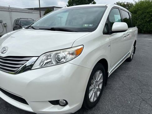 Used 2017 Toyota Sienna XLE Premium image 5
