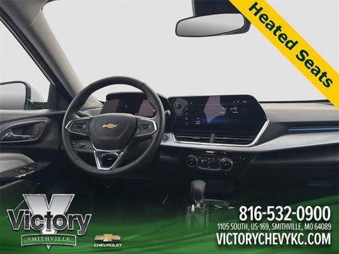 Used 2025 Chevrolet Trax LT w/ LT Convenience Package image 14