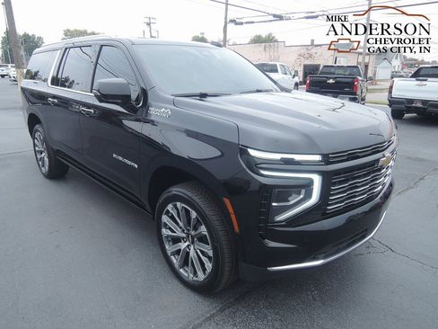 Used 2025 Chevrolet Suburban High Country image 1