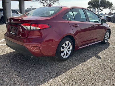 Used 2025 Toyota Corolla LE image 3