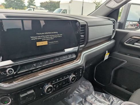 New 2026 GMC Sierra 2500 SLE w/ SLE Value Package; AWD/4WD image 22