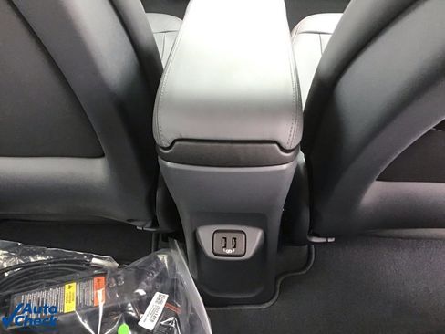 Used 2019 Chevrolet Bolt Premier w/ Infotainment Package image 17