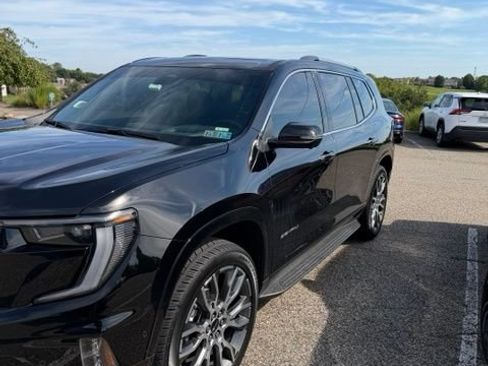 Used 2026 GMC Acadia Denali Ultimate w/ LPO, Floor Liner Package AWD/4WD image 2