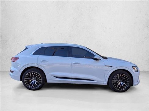 Used 2022 Audi e-tron Premium Plus w/ Premium Plus Package image 4