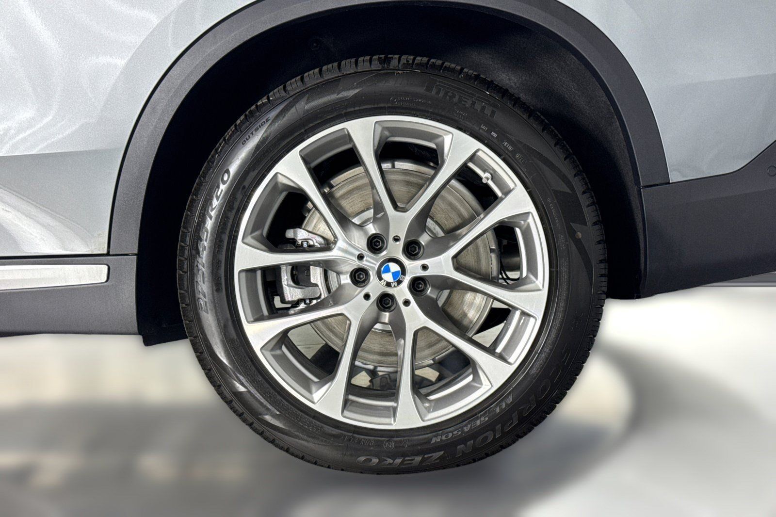 Used 2026 BMW X5 xDrive50e w/ Parking Assistance Package AWD/4WD image 13