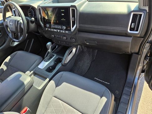 Used 2025 Nissan Frontier SV w/ Tow Package image 19