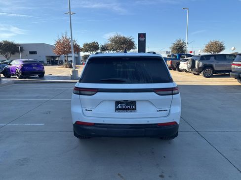 Used 2024 Jeep Grand Cherokee Limited w/ Luxury Tech Group II image 4