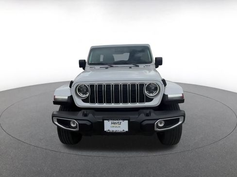 Used 2025 Jeep Wrangler Sahara image 4