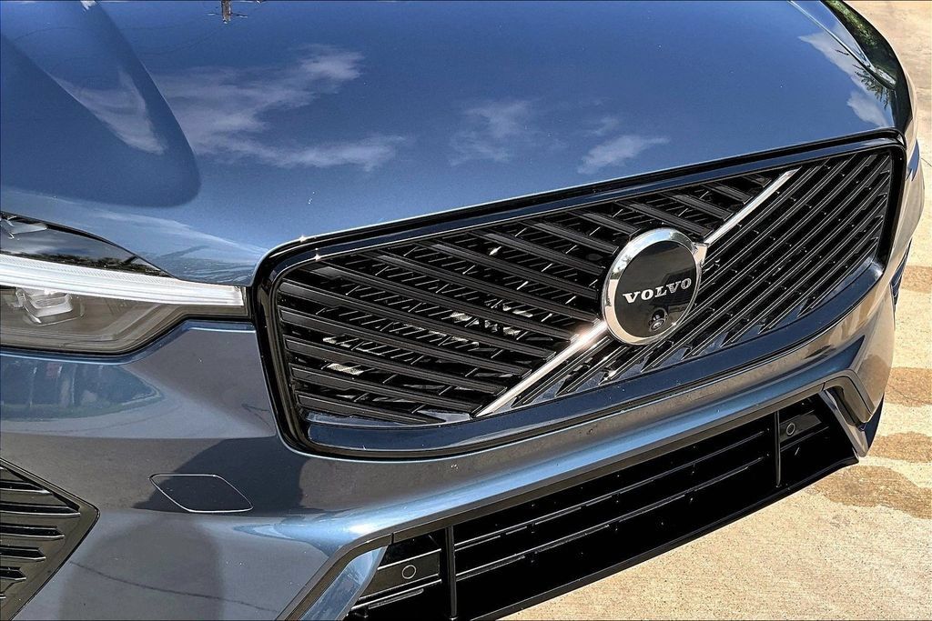 Certified 2026 Volvo XC60 B5 Plus AWD/4WD image 38