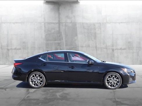 Certified 2024 Nissan Altima 2.0 SR image 5