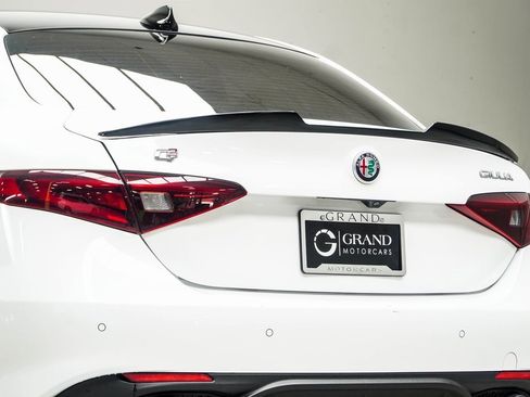 Used 2023 Alfa Romeo Giulia Veloce image 13