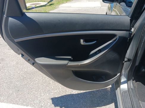 Used 2016 Hyundai Elantra GT FWD image 14