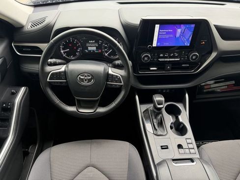 Certified 2025 Toyota Highlander LE image 10