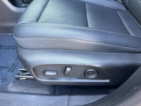 Used 2025 Chevrolet Equinox LT w/ Convenience Package II FWD image 12