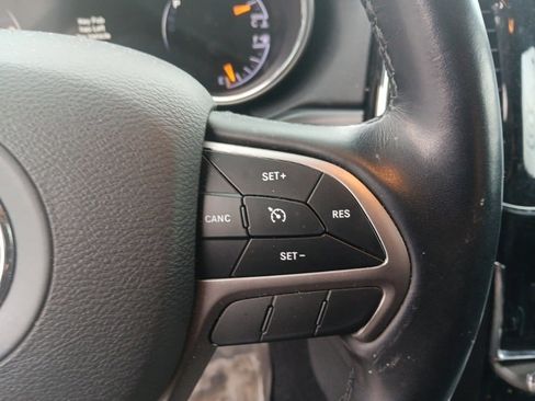 Used 2021 Jeep Grand Cherokee Laredo X image 29