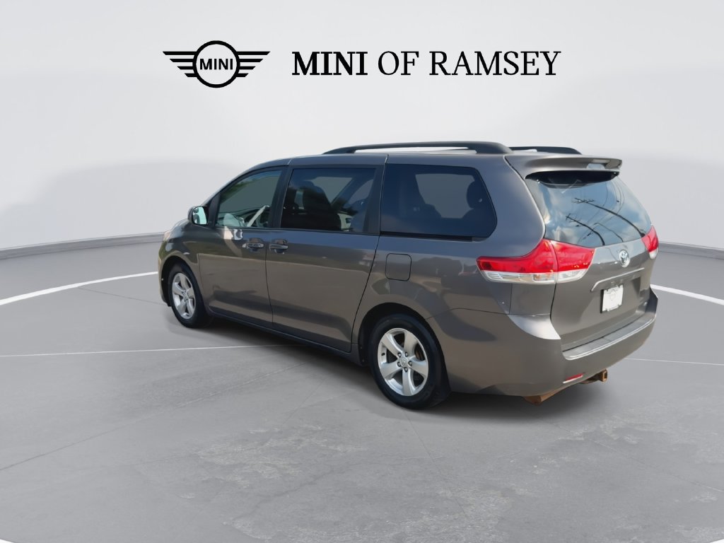 Used 2012 Toyota Sienna LE FWD image 6