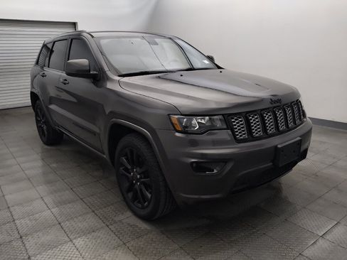 Used 2020 Jeep Grand Cherokee Altitude RWD image 13