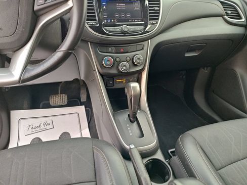 Used 2022 Chevrolet Trax LT w/ LT Convenience Package AWD/4WD image 11
