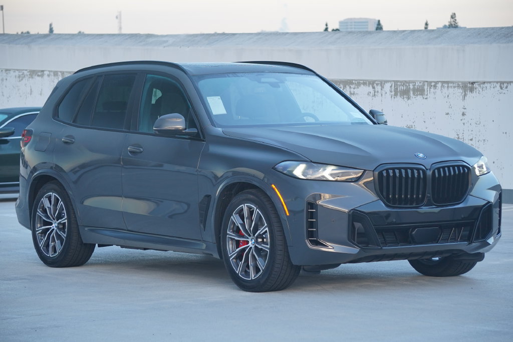 Used 2026 BMW X5 xDrive50e w/ M Sport Package AWD/4WD image 3