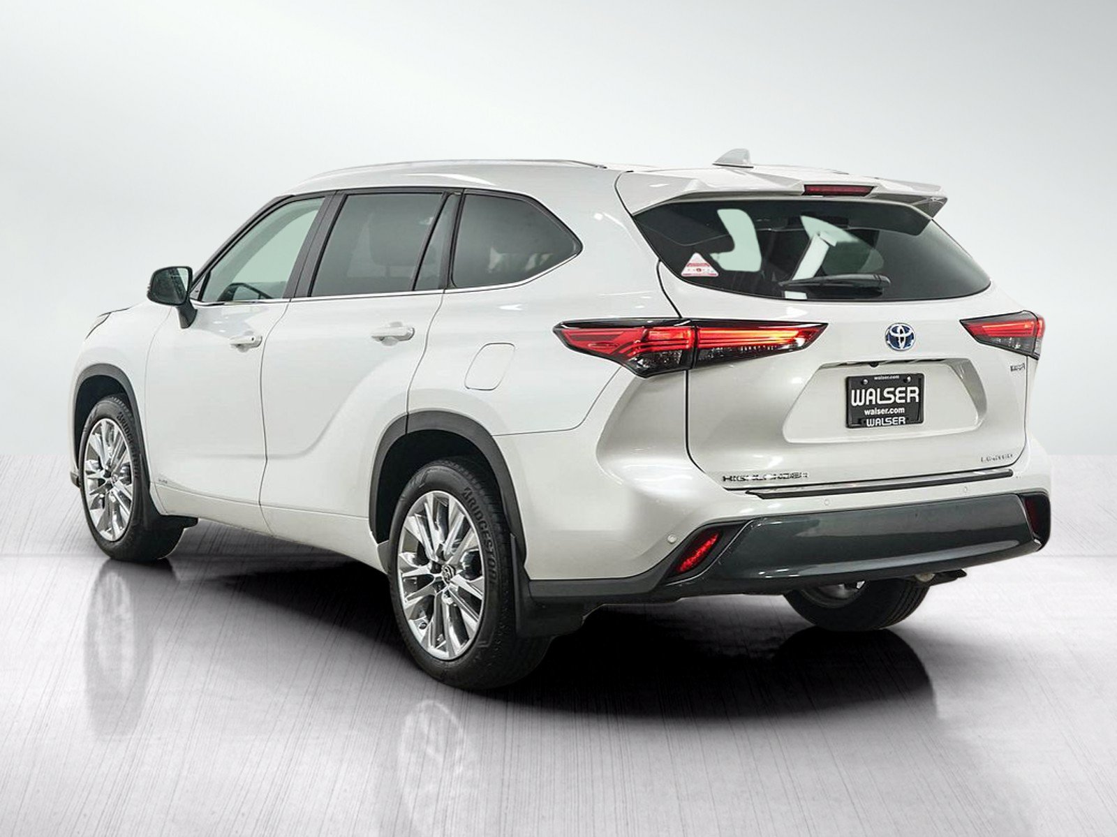 Used 2023 Toyota Highlander Limited AWD/4WD image 3