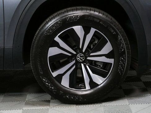 Used 2024 Volkswagen Atlas SE image 38