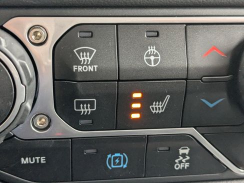 Used 2025 Jeep Wrangler Unlimited Sahara w/ Safety Group image 21