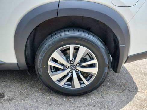 Used 2023 Nissan Pathfinder SL AWD/4WD image 16