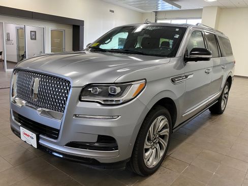 Certified 2023 Lincoln Navigator L Reserve image 4