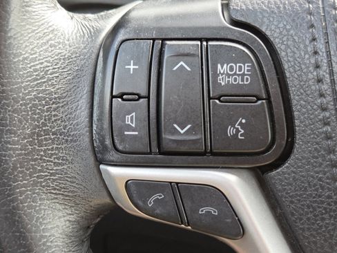 Used 2019 Toyota Sienna SE w/ SE Preferred Package AWD/4WD image 10