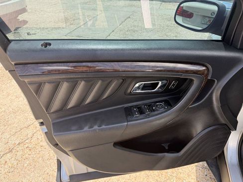 Used 2019 Ford Taurus Limited FWD image 12