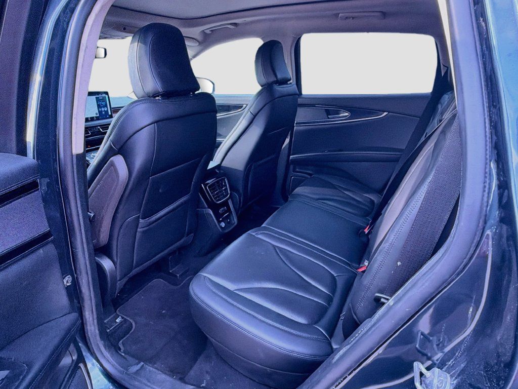 Used 2023 Lincoln Nautilus Reserve AWD/4WD image 24