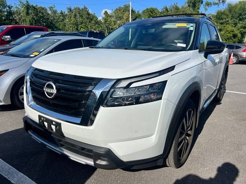 Used 2025 Nissan Pathfinder Platinum AWD/4WD image 2