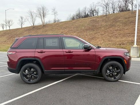 New 2026 Jeep Grand Cherokee Limited w/ Limited Altitude Package AWD/4WD image 9
