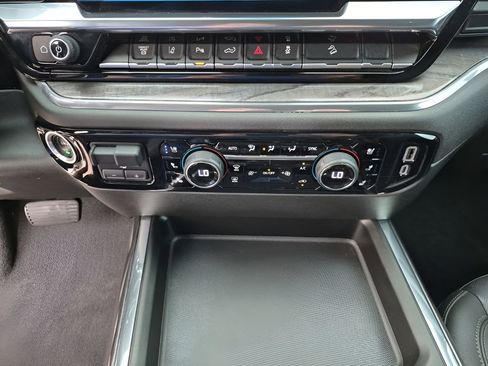 Used 2024 Chevrolet Silverado 2500 LTZ w/ LTZ Plus Package image 40