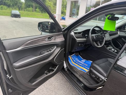 Used 2022 Jeep Grand Cherokee L Limited image 15