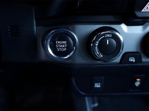 Used 2017 Toyota Tacoma TRD Off-Road image 38