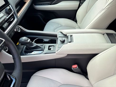 Used 2026 Toyota Grand Highlander Platinum image 35