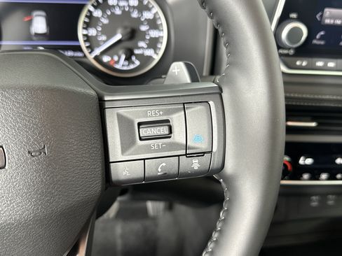 Certified 2025 Nissan Rogue SV image 28