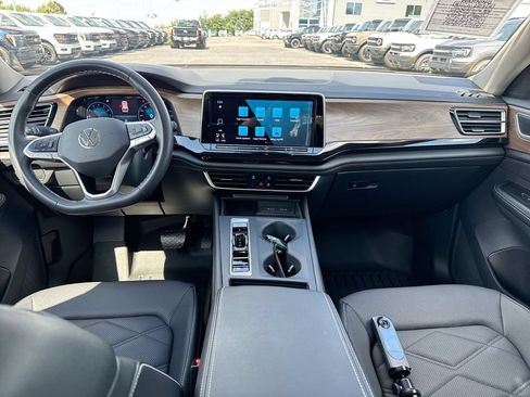 Used 2024 Volkswagen Atlas SE AWD/4WD image 10