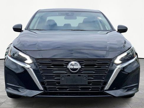 Used 2025 Nissan Altima 2.5 SV image 2